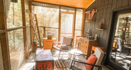 High View Hideaway - kodikas kadonnut joen hyttipako - vasta uusittu!