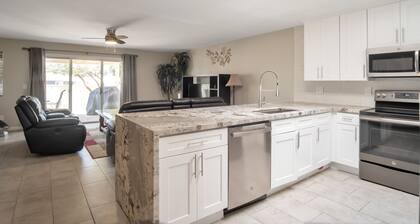Beautiful CLEAN Townhome in East Mesa - w/Community Heated Pool
