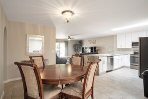 Dining - Beautiful CLEAN Townhome in Mesa -  w/Heated Pool and RV Parking available!! (Mesa)