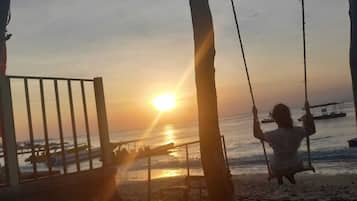 Aan het strand, wit zand