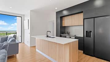 Penthouse, 3 Bedrooms | Private kitchen | Fridge, microwave, oven, stovetop