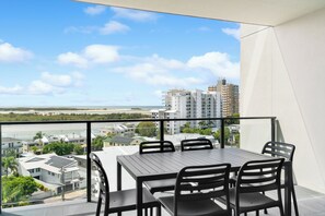 Three Bedroom Apartment | Terrace/patio - Direct Collective - Rhythm on Beach (Maroochydore)