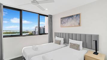 Iron/ironing board, free WiFi, bed sheets