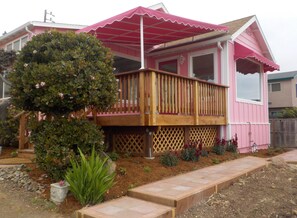 Exterior detail - Perfect Pink Paradise (Cayucos)