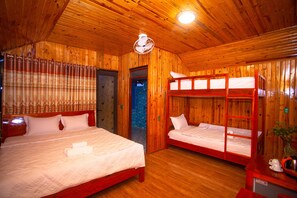 Kamar Keluarga | Minibar, meja kerja, ruang kerja ramah laptop, dan kedap suara