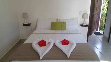 ملاءات من القطن المصري وأغطية فراش متميزة وأسرّة بطبقة علوية مريحة