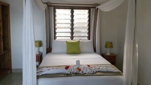 Deluxe-Villa, 1 Schlafzimmer, Meerblick, Strandnähe | Bettwäsche aus ägyptischer Baumwolle, hochwertige Bettwaren