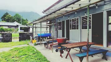์ฟผ๋๋ฃธ (with Private External Bathroom) | ํ
๋ผ์ค/ํํฐ์ค