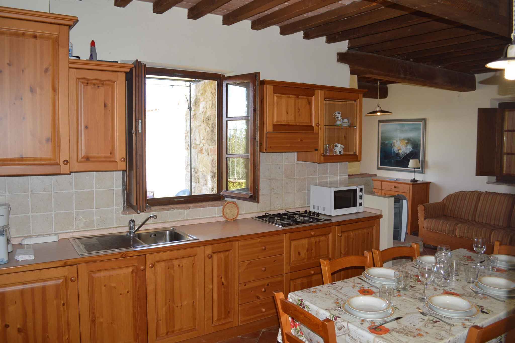 Réfrigérateur, micro-ondes, plaque de cuisson, cafetière/bouilloire