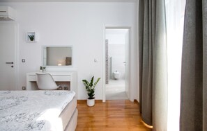 5 bedrooms, travel crib, free WiFi, bed sheets - Gorgeous home in Krmed with WiFi (Krmed)