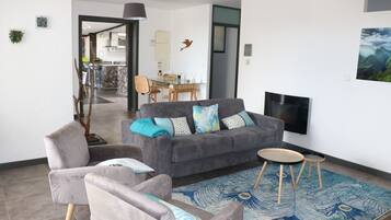 TV, DVD player, offices
