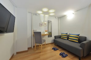 Estudio básico, 1 cama de matrimonio, no fumadores | Edredones de plumas, colchones Select Comfort, escritorio