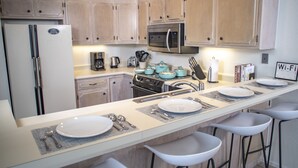 A modern kitchen with a central island, stainless steel appliances, and bar stools. - ☞Sunny & Spacious 2 King 2 Queen in the heart of the Vail❅Valley⛷ (Avon)