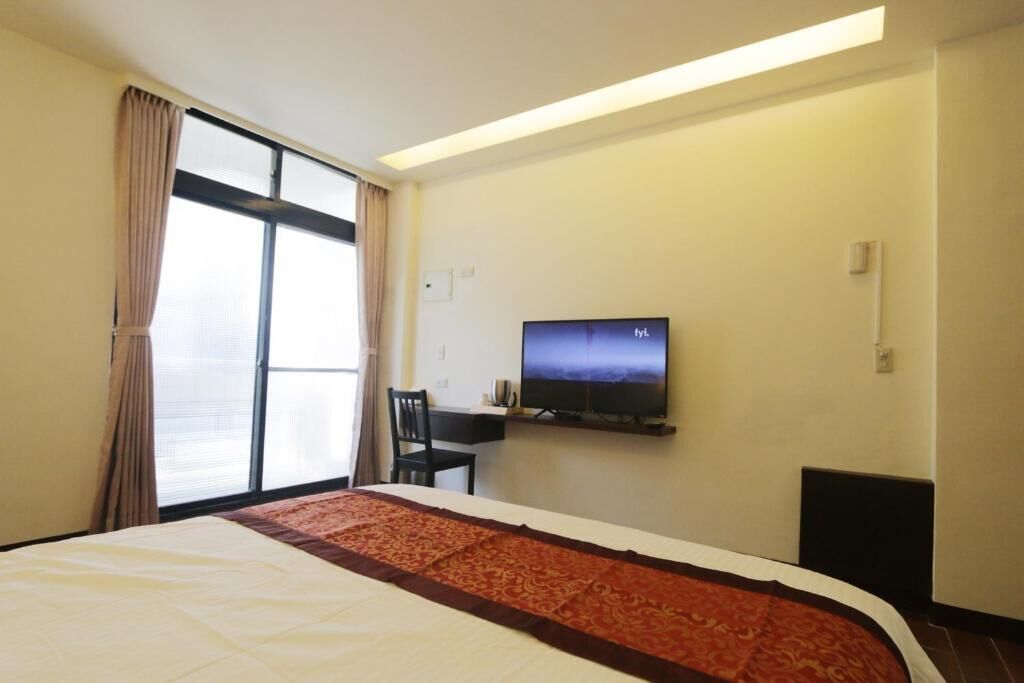 Escritorio, sistema de insonorización, wifi gratis y ropa de cama 