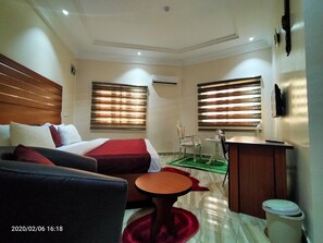 Quarto executivo | Cofres nos quartos, individualmente decorados