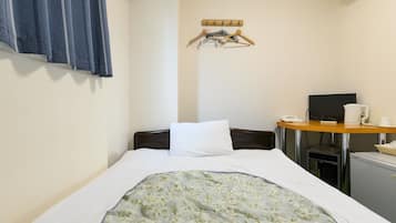 デスク、ベッドシーツ