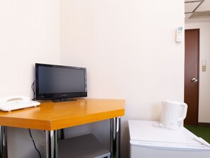 Escritorio y ropa de cama