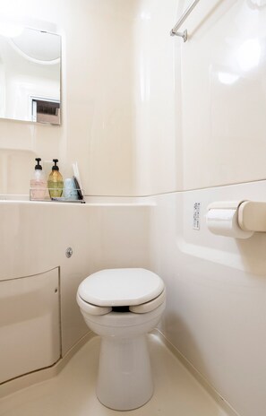 Twin Room, Smoking | Bathroom