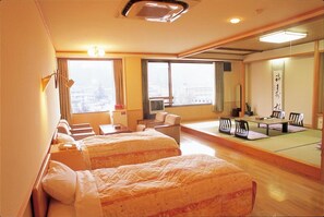 In-room safe, free WiFi, bed sheets