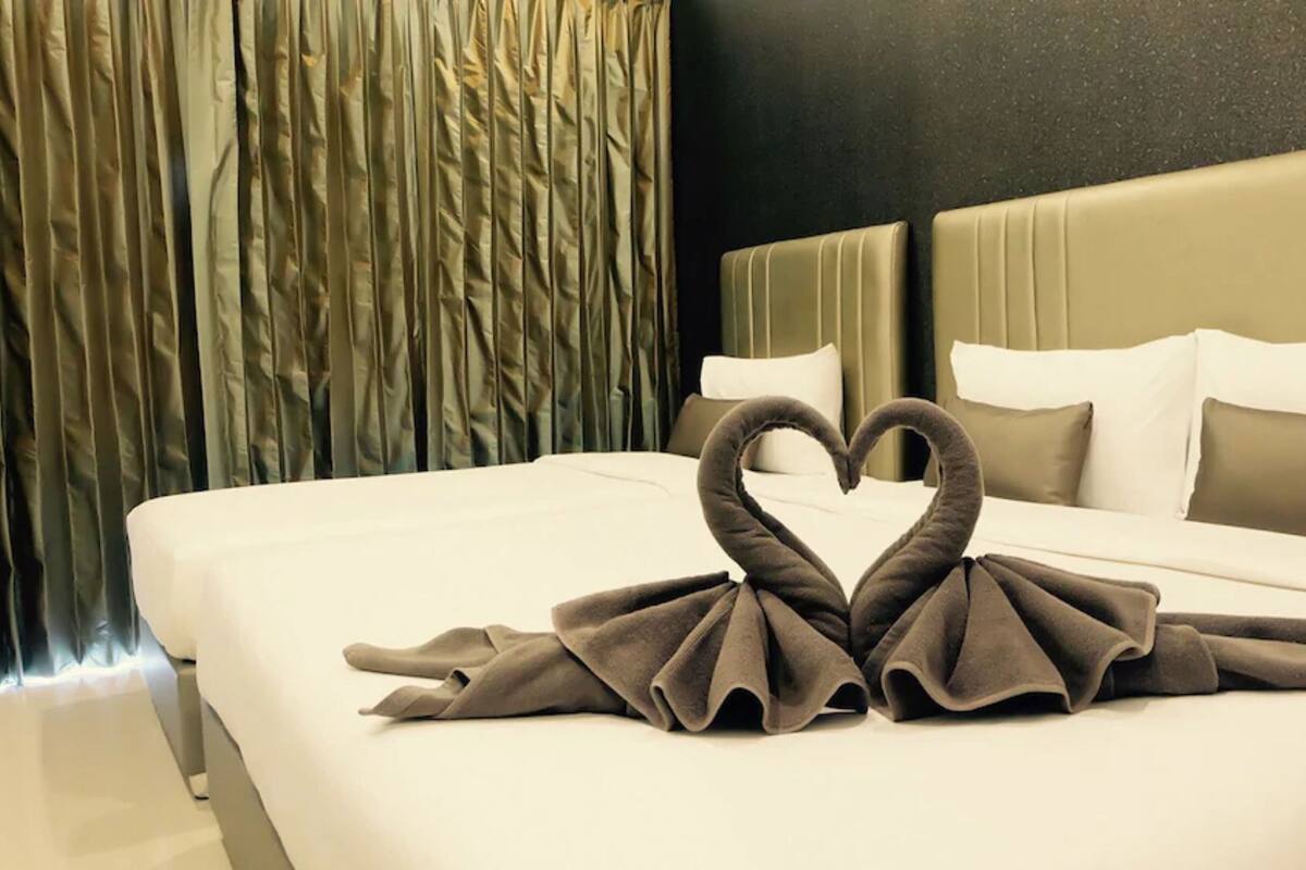 Deluxe Suite | 1 bedroom, in-room safe, individually decorated, individually furnished