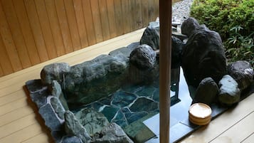 Habitación (with Private Open-air Bath) | Caja de seguridad en la habitación, wifi gratis y ropa de cama