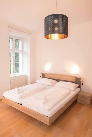 3 間臥室、獨特裝潢、布置獨特、熨斗/熨衣板