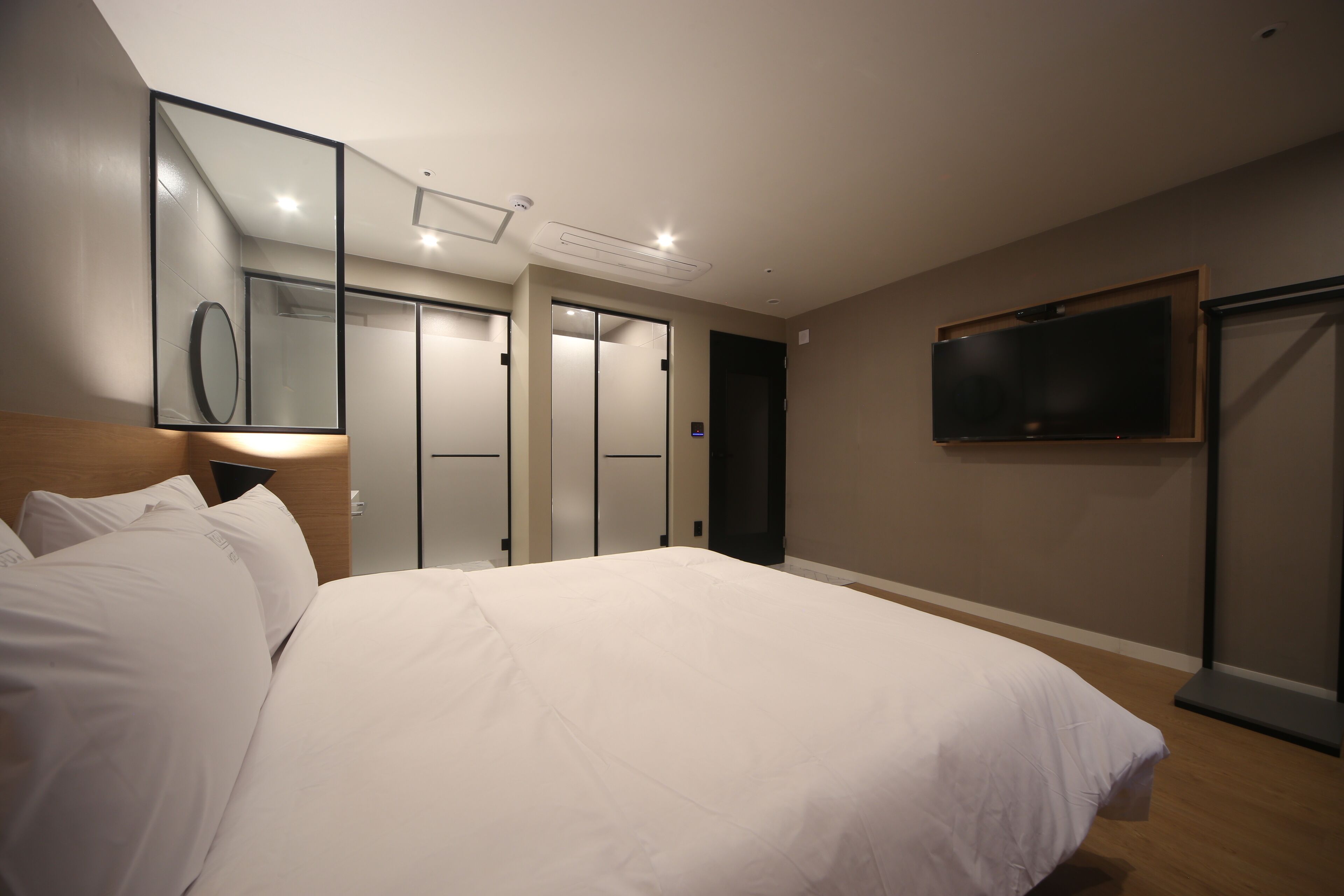deluxe room | premium bedding, desk, laptop workspace, blackout curtains