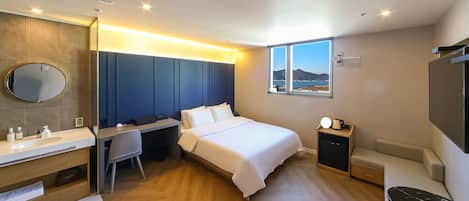 Deluxe Room | Premium bedding, desk, laptop workspace, blackout drapes