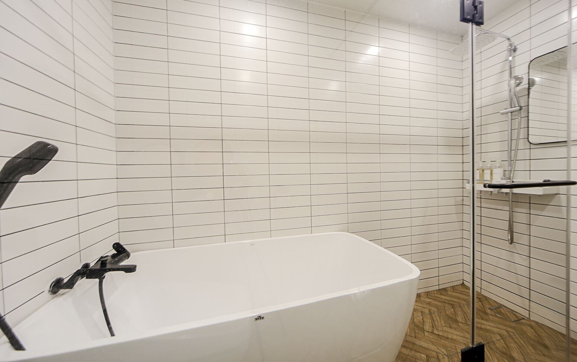 premium room | bathroom | free toiletries, hair dryer, bathrobes, slippers