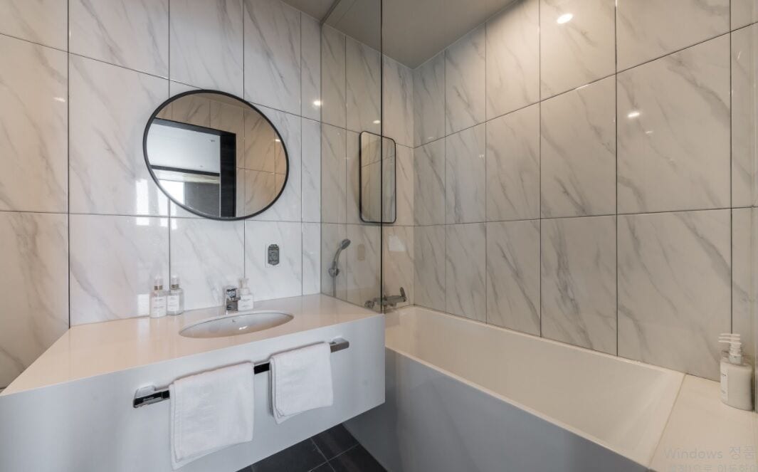 deluxe twin room | bathroom | free toiletries, hair dryer, bathrobes, slippers