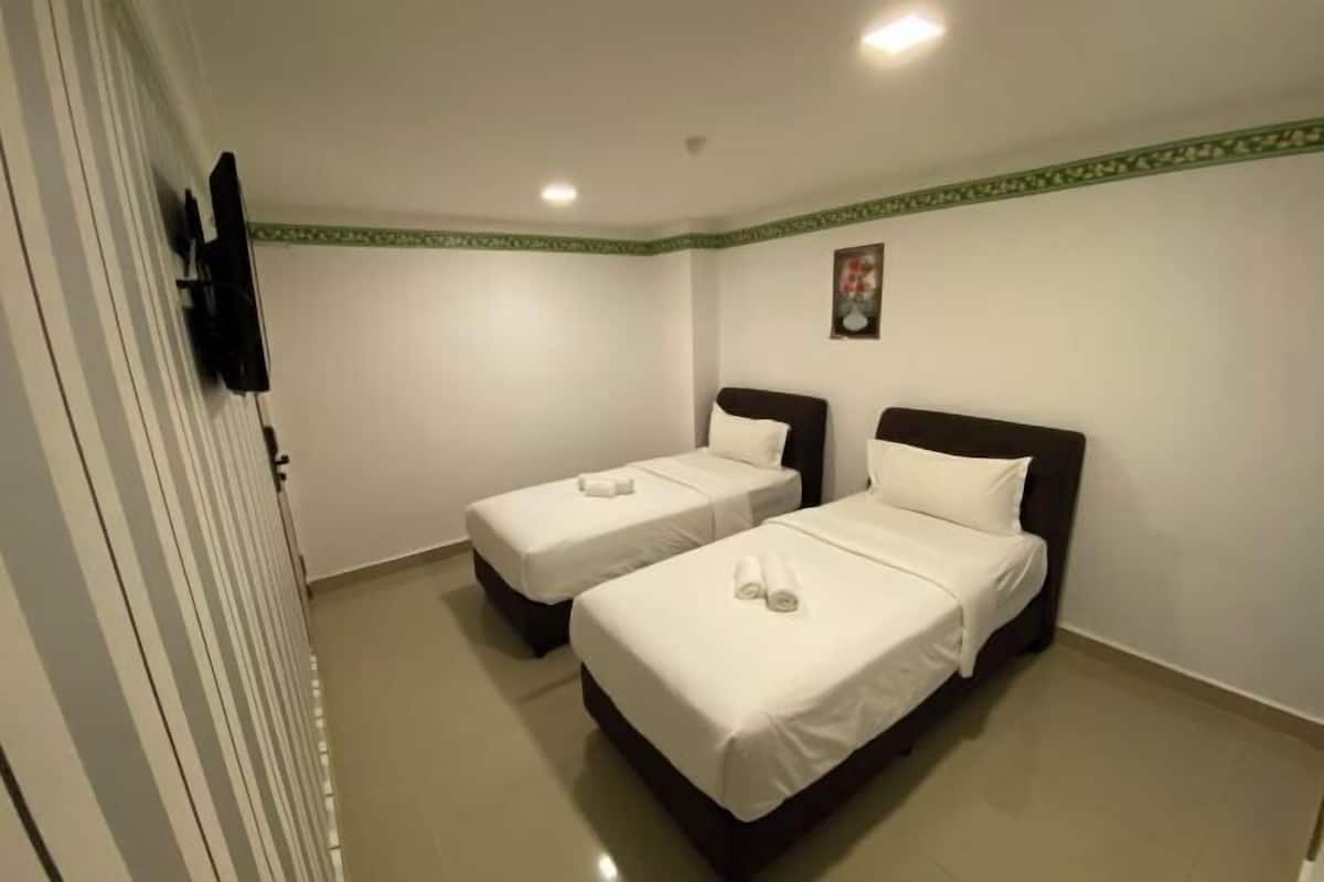Desk, blackout curtains, iron/ironing board, free WiFi