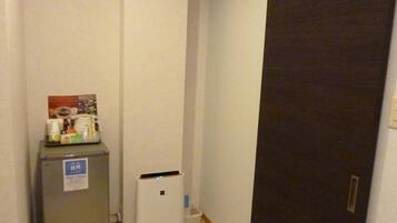 Economy Single Room, 1 Single Bed, Non Smoking | Desk, soundproofing, free WiFi, bed sheets