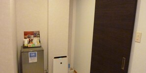 Economy Single Room, 1 Single Bed, Non Smoking | Desk, soundproofing, free WiFi, bed sheets - At Stay (Okayama)