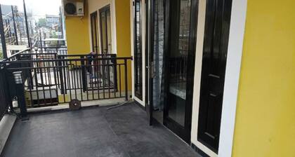 Guest House 647 Tanjung Duren Utara