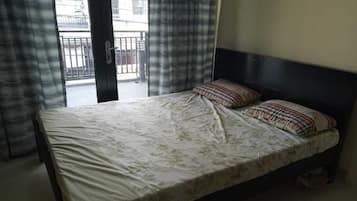 Basic Double Room | Desk, rollaway beds, free WiFi, bed sheets