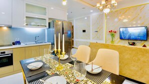 In-room dining - Anna Apartments - Landmark 81 (Ho Chi Minh City)
