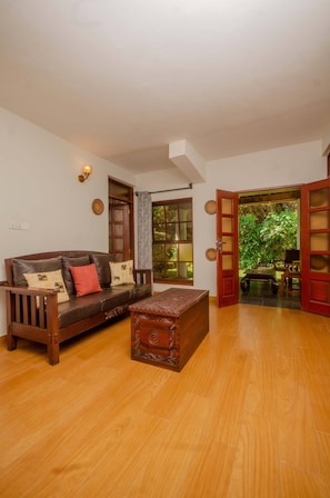 Standard Double Room | Living area - Amani Safari Lodge (Arusha)