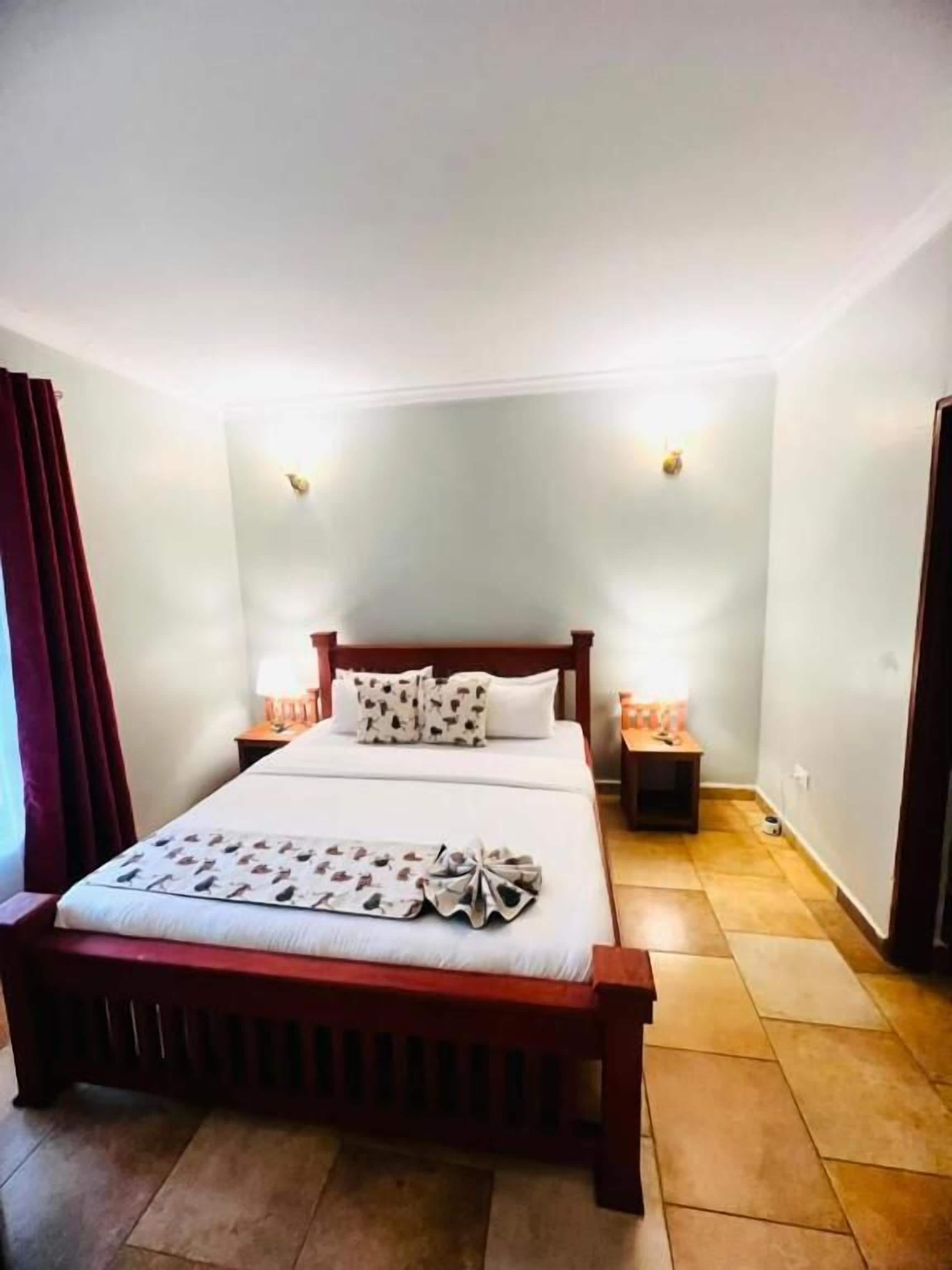 Habitación triple familiar | Edredones de plumas, cortinas opacas, wifi gratis y ropa de cama