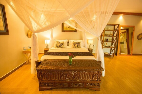 Deluxe Double Room | In-room safe, blackout drapes, free WiFi, bed sheets - Amani Safari Lodge (Arusha)