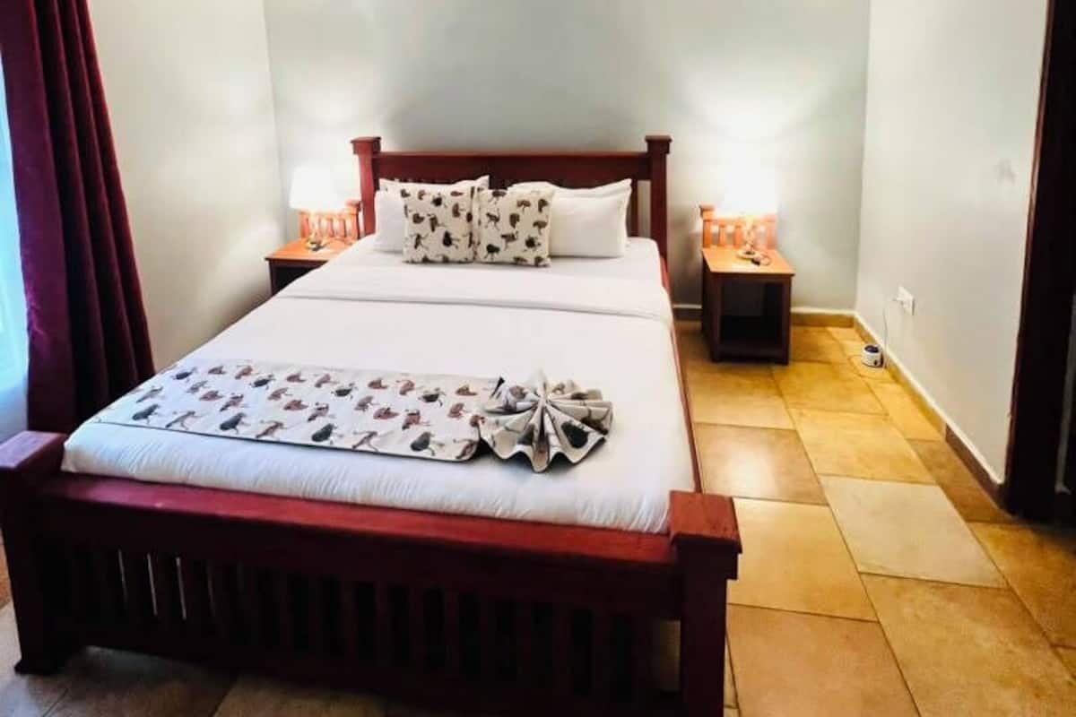 Family Room | Down comforters, blackout drapes, WiFi (free), bed sheets