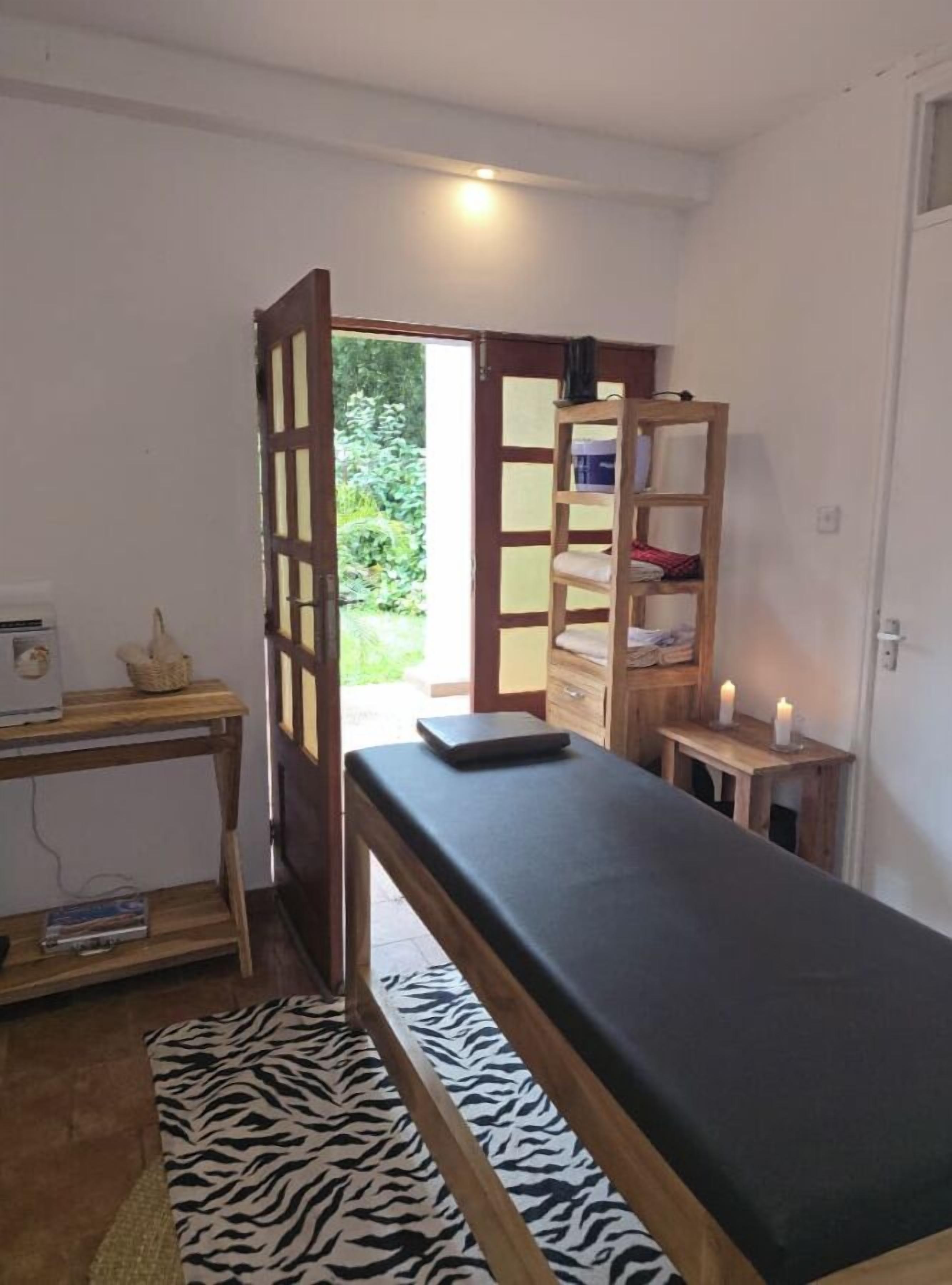 Aromaterapia, massagens com pedras quentes