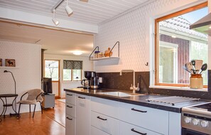 ثلاجة، فرن، موقد طهي مسطح، غسالة أطباق