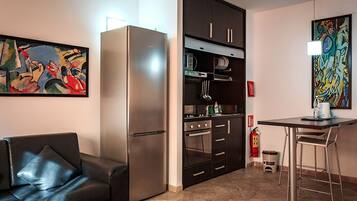 Classic Studio | Minibar, in-room safe, individually decorated, individually furnished