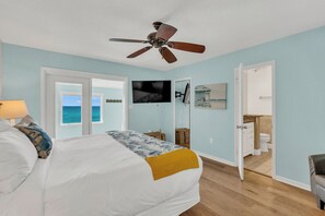 9 bedrooms, free WiFi, bed sheets - Beach Funatics - Beach Front Home with Private Pool Area & Game Room (Miramar Beach)