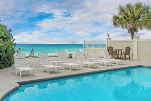 Lämmitetty uima-allas