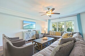 Télévision, jeux vidéo, lecteur de DVD, baby-foot