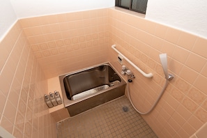 Private Vacation Home | Bathroom | Combined shower/tub, free toiletries, hair dryer, electronic bidet