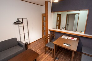 Private Vacation Home | In-room dining