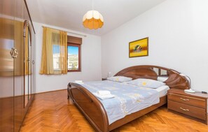 2 bedrooms, free WiFi, bed sheets