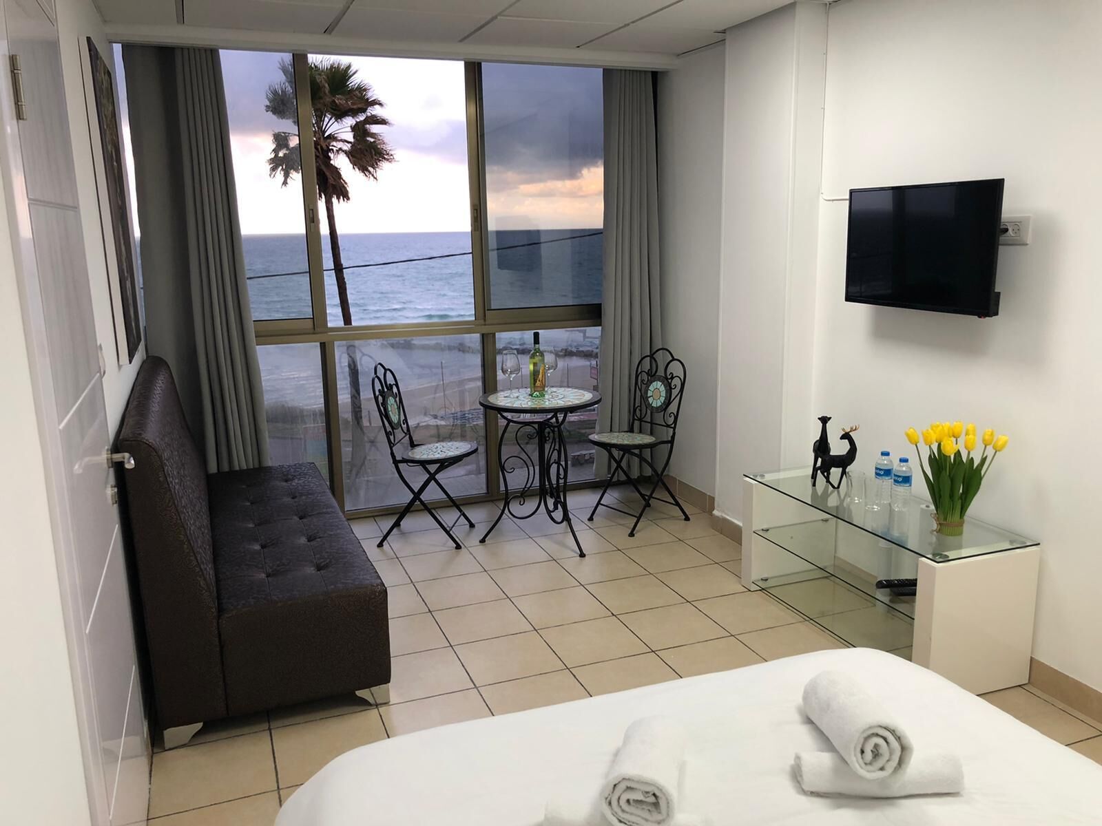 Business Studio Suite | Living area | LED TV, Netflix, pay films